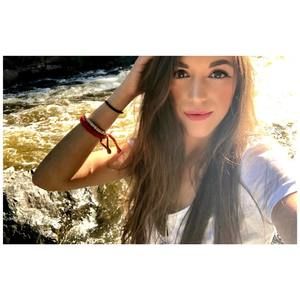 Meet your Posher, Courtney